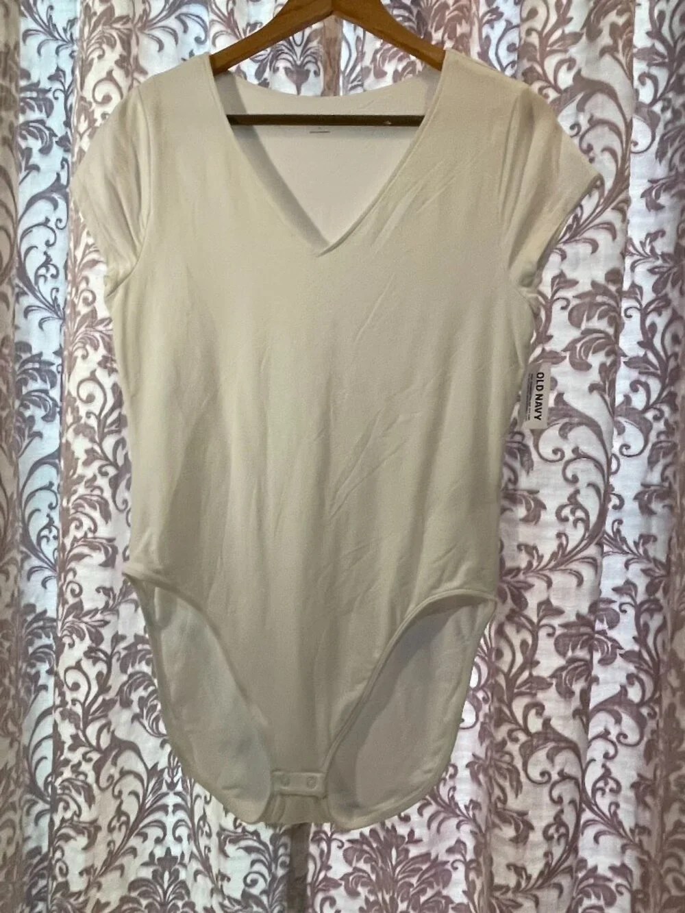 NWT Women's Old Navy Large White V-Neck Cap-Sleeve Bodysuit with 2 Snap Closure